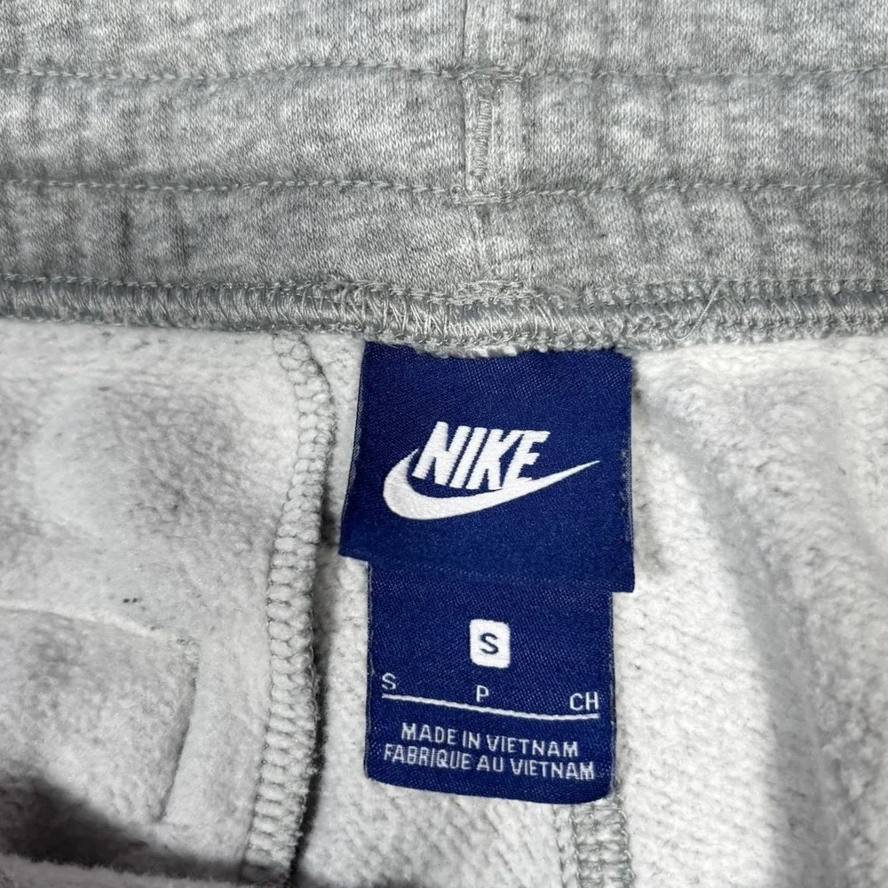 Nike‎ Sportswear Club Fleece Sweatpants Mens S Gray Tapered Jogger Embroidered